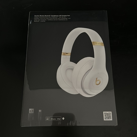 Beats Studio3 Over Ear Wireless Bluetooth Headphones in White & Gold NEW in box - Picture 2 of 3